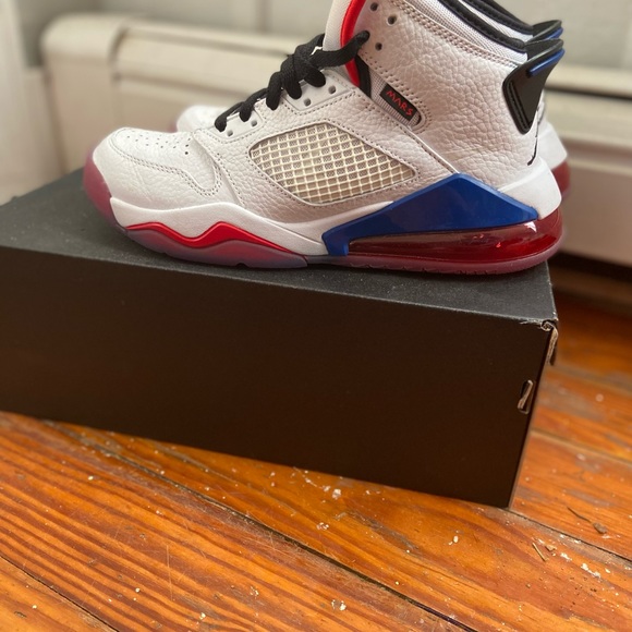 ❗SOLD❗Jordan Mars 270 6.5Y= 7.5/8 women’s - Picture 2 of 7